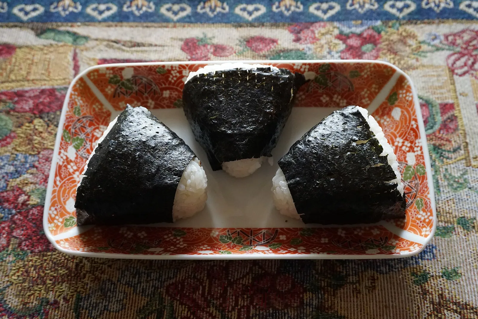 김과 밥으로 만든 오니기리