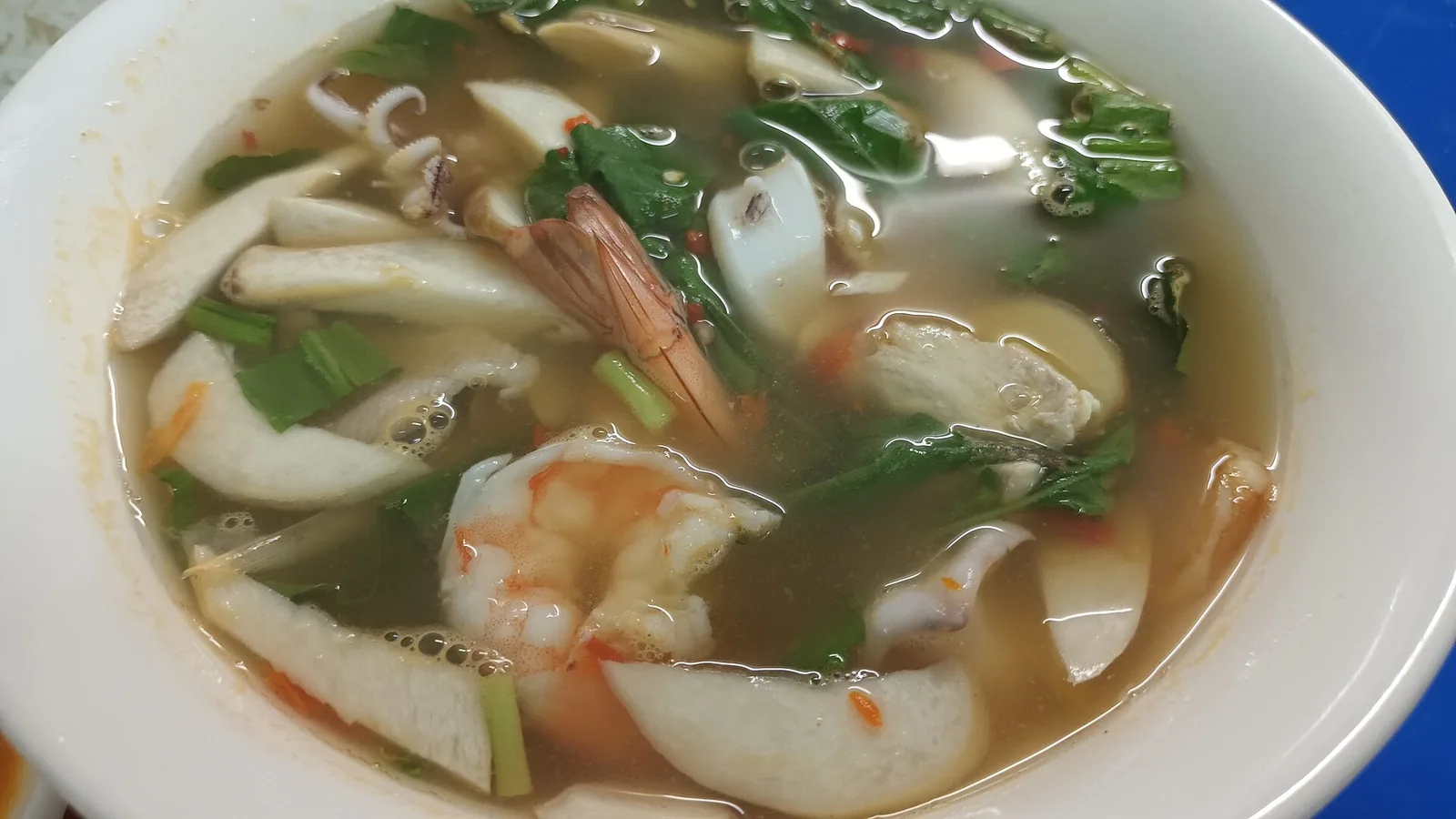맑은 국물의 똠얌